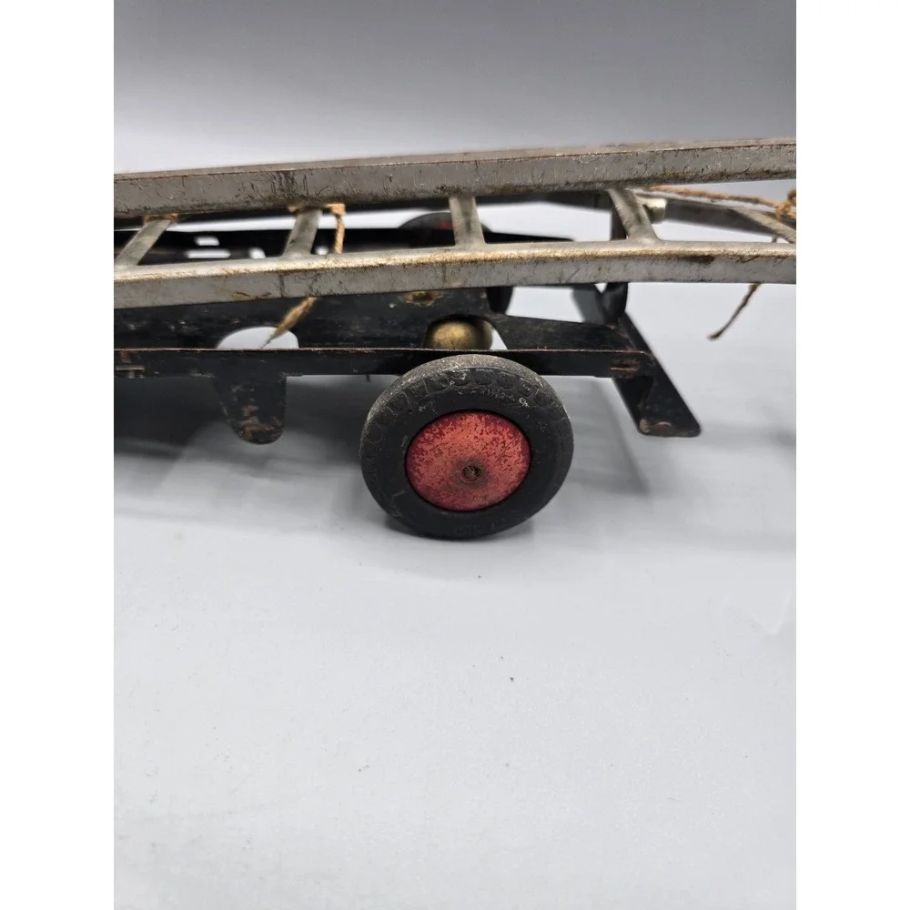 M•Vintage  1930-40's Wyandotte Pressed Steel Hook & Ladder‎ No.10 Fire Truck